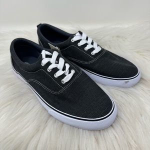 Universal Thread Women canvas sneakers